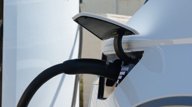 Hyundai simplifica y mejora la carga de vehículos eléctricos