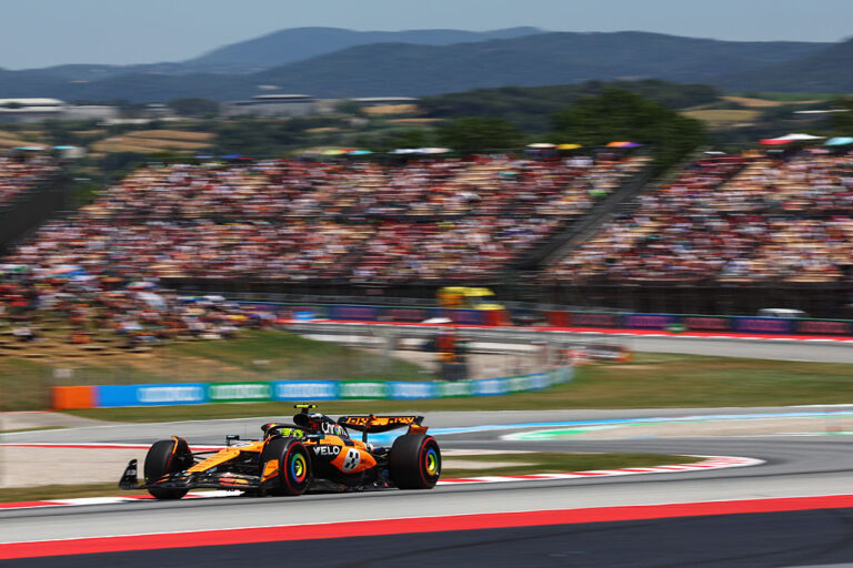 Lando Norris continúa con su racha ganadora al dominar la FP1 del GP de España