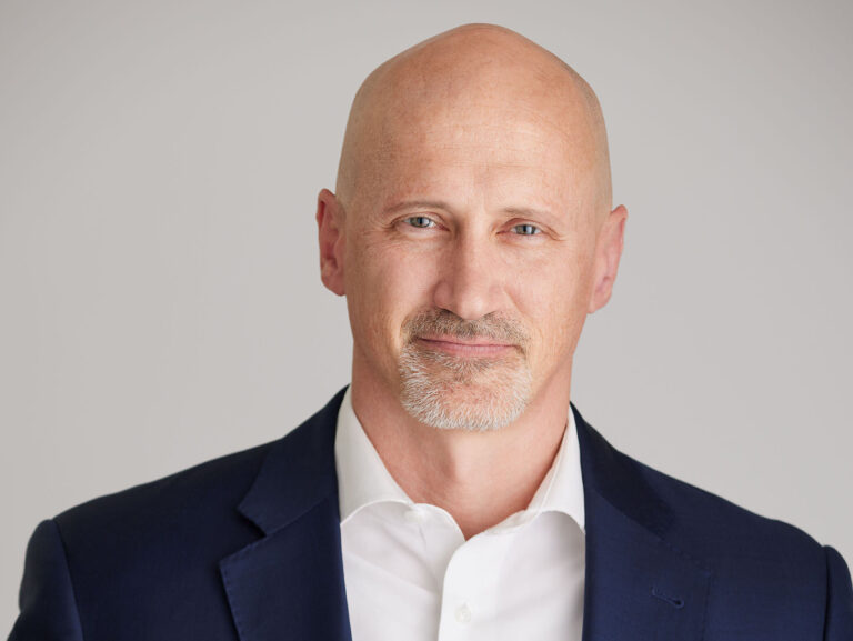 GM nombra a cofundador de Aurora, Sterling Anderson como director de producto