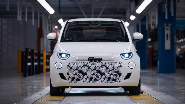 El nuevo Fiat 500 por fin tendrá una versión híbrida y manual, y la veremos pronto