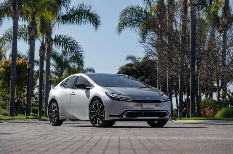 Toyota Prius híbrido enchufable se vuelve más innovador con la nueva edición Nightshade