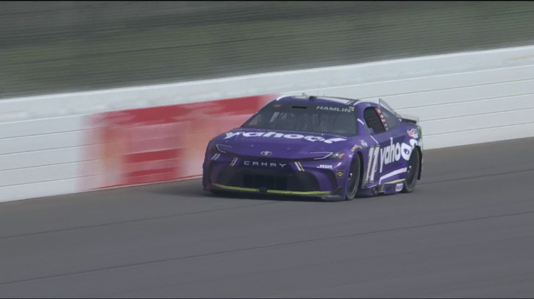 Denny Hamlin sella su tercera victoria de la temporada en la Cup Series en Michigan