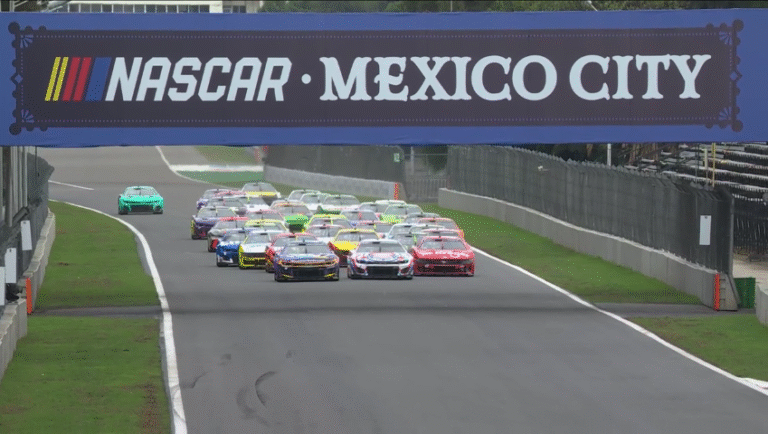 Van Gisbergen arrasa en los playoffs en el Autódromo Hermanos Rodríguez de la Ciudad de México