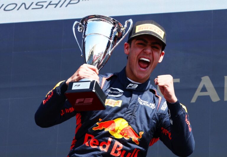 Arvid Lindblad, junior de Red Bull, tiene aprobada su solicitud de Superlicencia a los 17 años