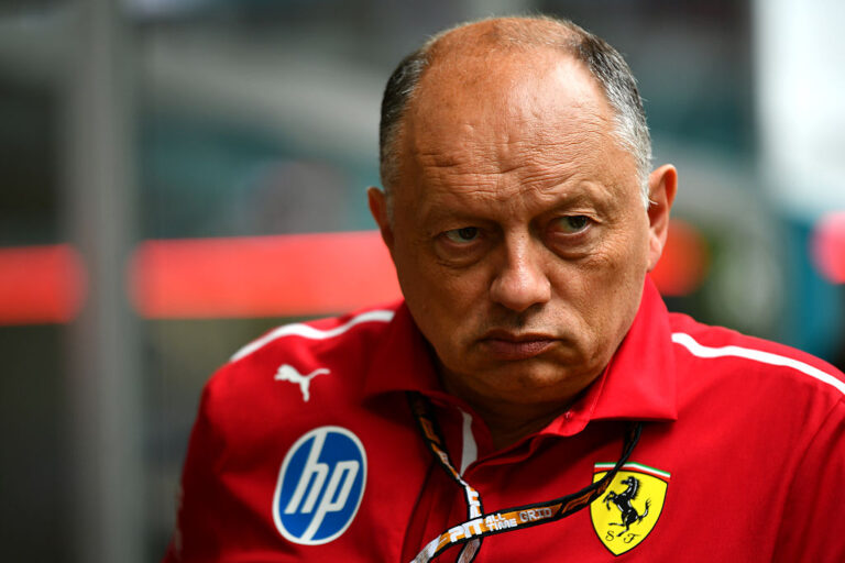 Vasseur critica duramente los medios italianos: «Está perjudicando mucho al equipo»