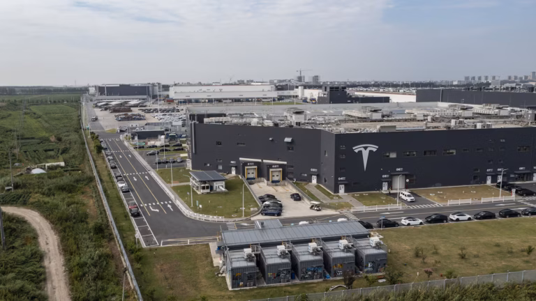 Tesla se dispone a abrir sus primeras salas de exposición en India para vender vehículos eléctricos fabricados en China