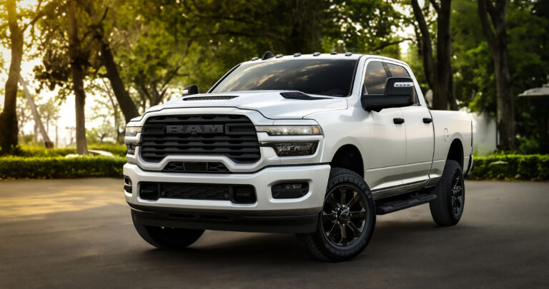 Ram 2500 Black Express y Warlock 2026: dos nuevas apuestas deportivas en el segmento Heavy Duty