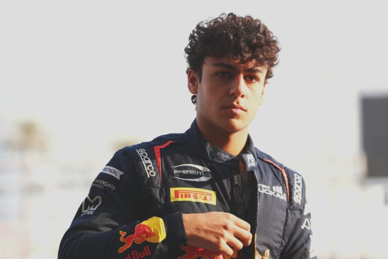 Arvid Lindblad debutará en la F1 durante la FP1 en Silverstone