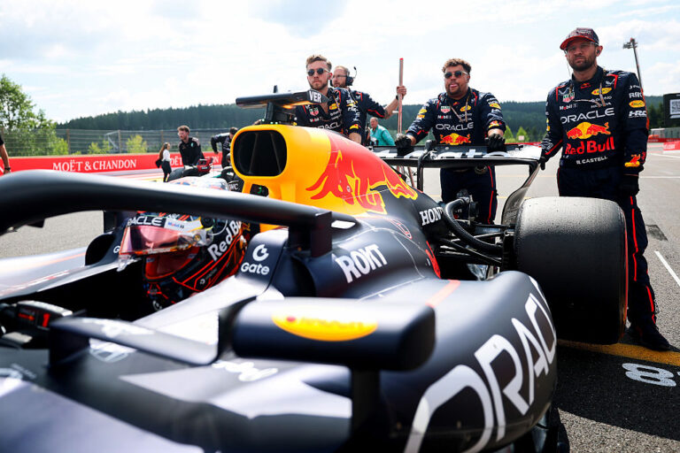 Red Bull y Mercedes exploran una tregua en medio de los rumores sobre el futuro de Verstappen