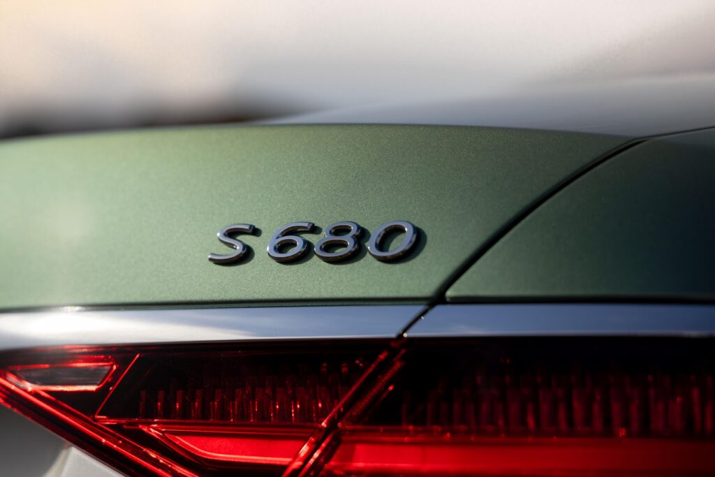 Mercedes-Maybach S 680 Edition Emerald Isle: lujo artesanal con esencia californiana