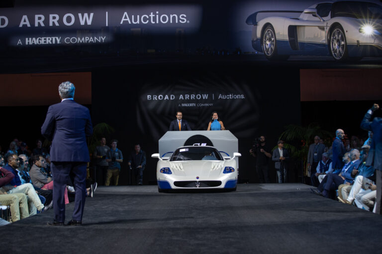 Maserati MC12 Stradale rompe récord en Monterey: vendido por 5,2 millones de dólares