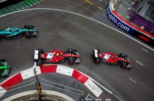 Ferrari tropieza en Bakú: órdenes confusas y disculpas de Hamilton a Leclerc