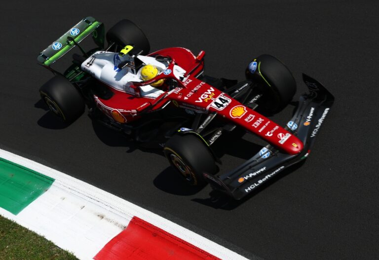 Hamilton lidera el doblete de Ferrari en los primeros entrenamientos de Monza