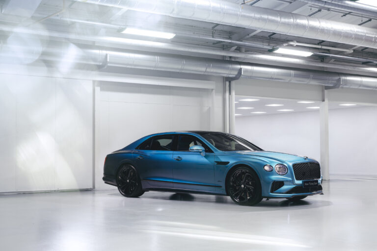 Bentley Flying Spur estrena el exclusivo acabado de pintura “Ombré by Mulliner”