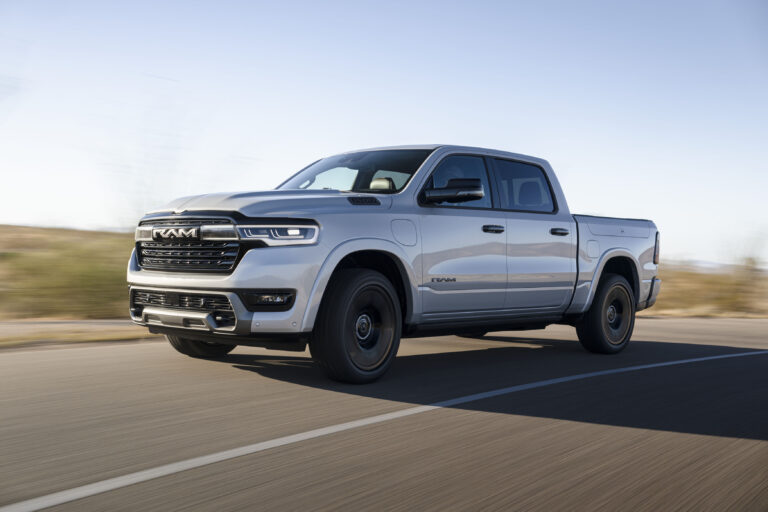 Stellantis replantea su estrategia eléctrica: adiós a la pickup 100% EV, hola Ram 1500 REV