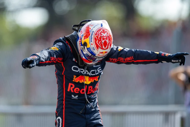 Max Verstappen sobrevive al susto en Nürburgring y corona una exhibición impecable
