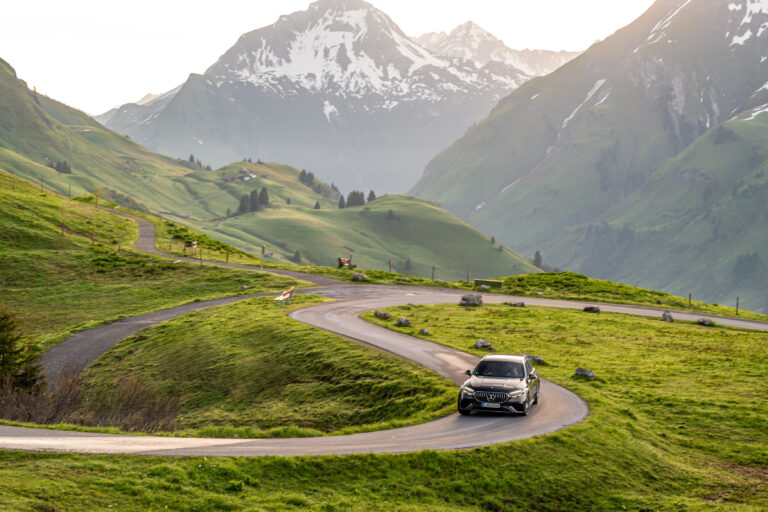 Mercedes-AMG E 53 HYBRID 2026: potencia AMG con autonomía eléctrica de hasta 66 km