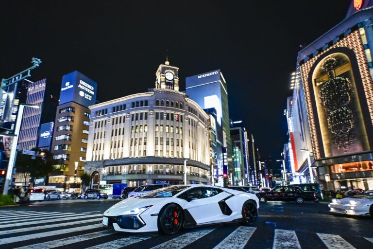 Lamborghini celebra su día en Tokio con el debut del Fenomeno y el Revuelto Ad Personam