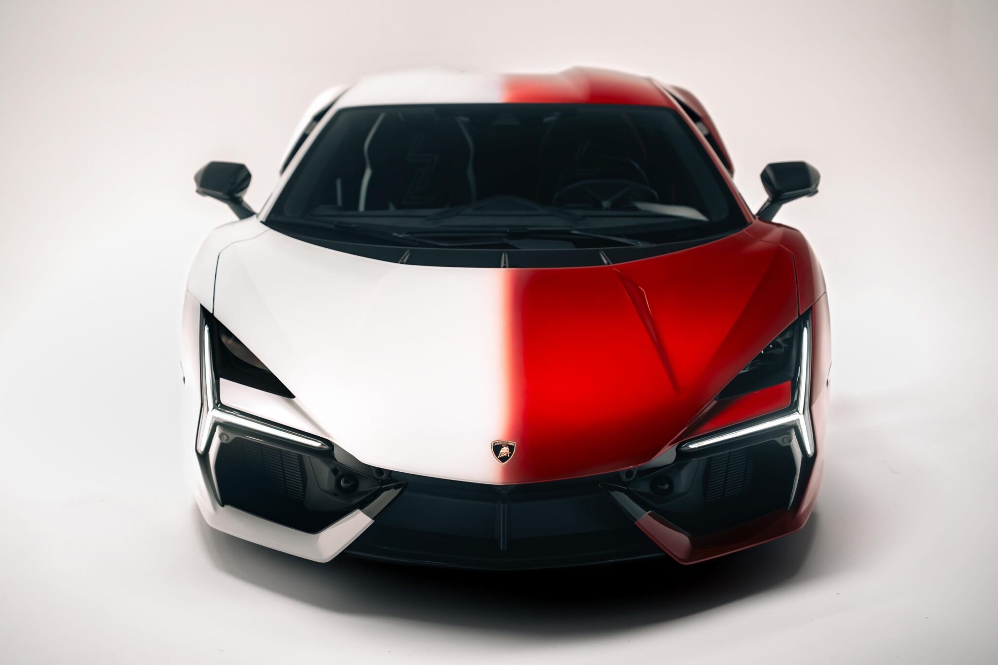 Lamborghini celebra su día en Tokio con el debut del Fenomeno y el Revuelto Ad Personam