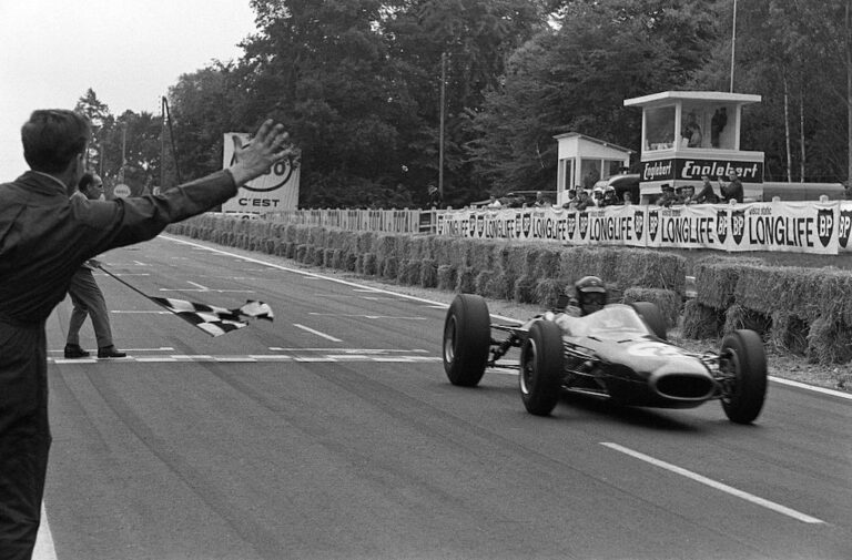 Dan Gurney: el piloto que llevó el espíritu estadounidense al corazón de la Fórmula 1