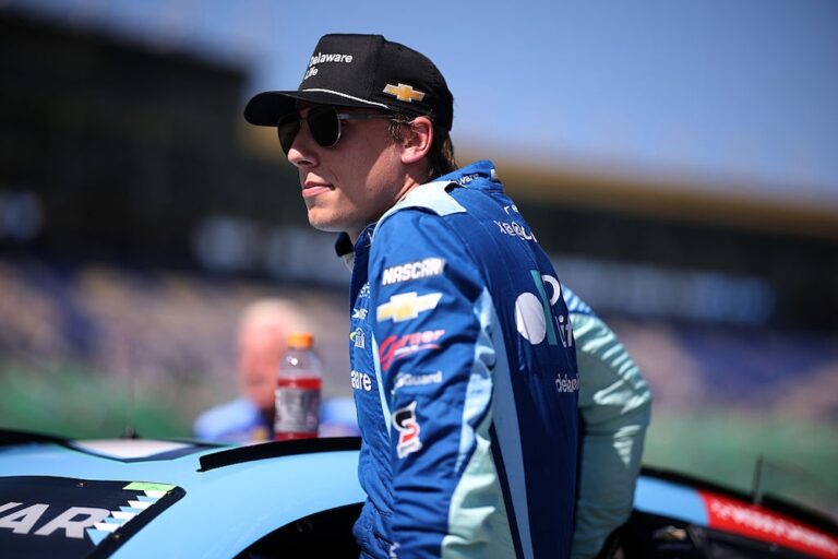 NASCAR multa a Carson Hocevar con US$50,000 por conducta en Kansas
