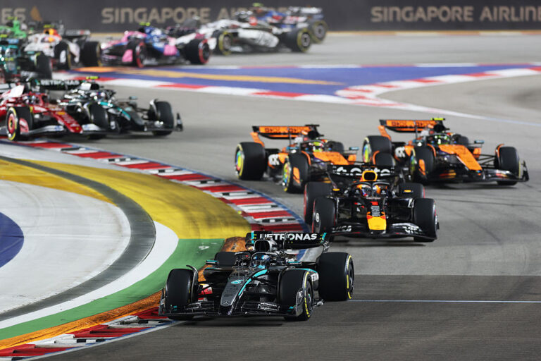 Verstappen admite que su oportunidad de ganar en Singapur terminó al inicio de la carrera