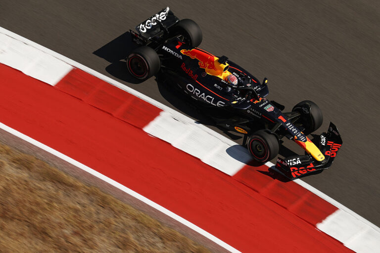 Verstappen logra la pole en Austin y aumenta la presión sobre McLaren