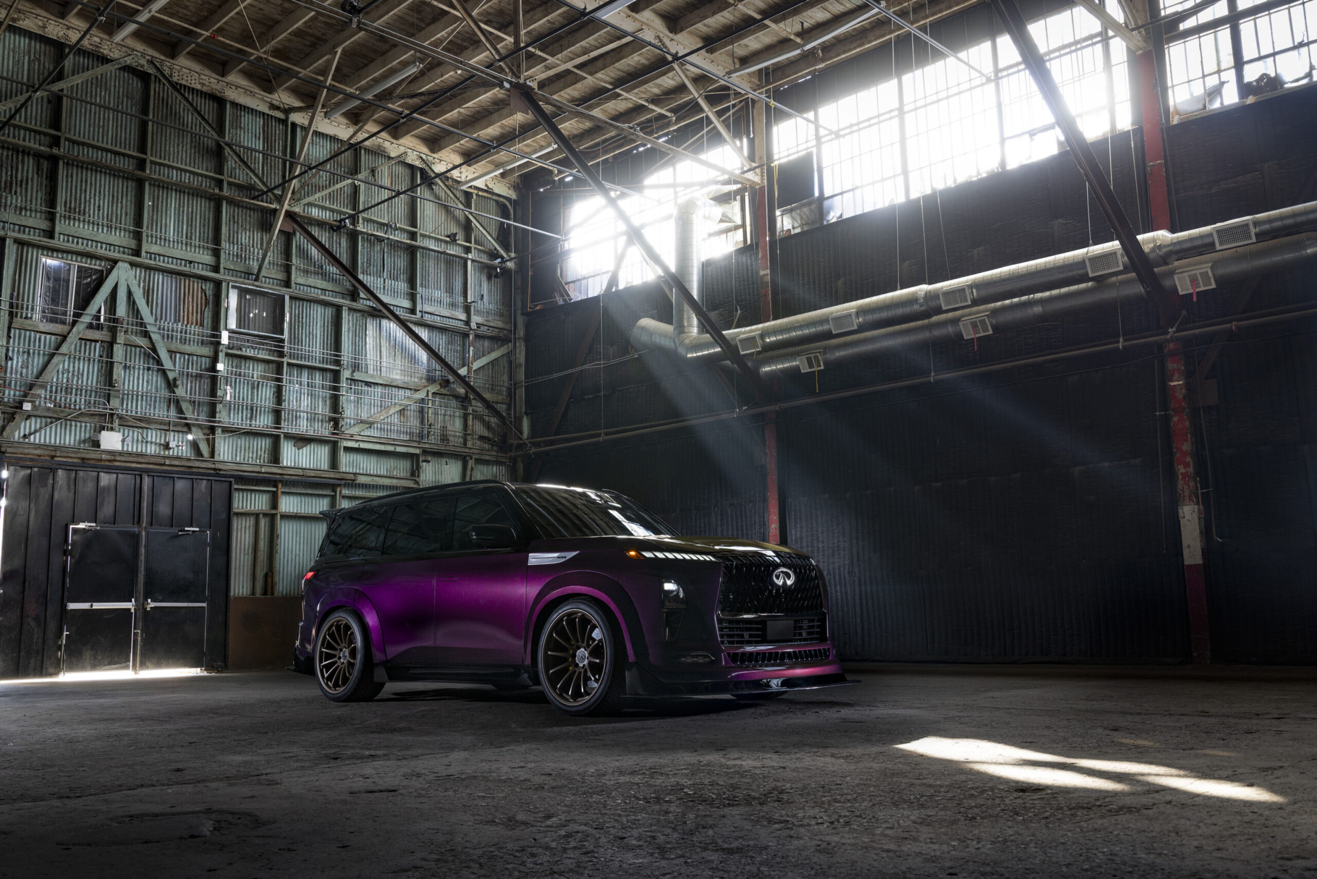 INFINITI QX80 R-Spec: 1000 caballos de lujo y rendimiento extremo en el SEMA Show 2025