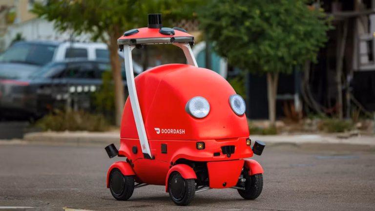 DoorDash presenta a «Dot», su nuevo robot repartidor para suburbios