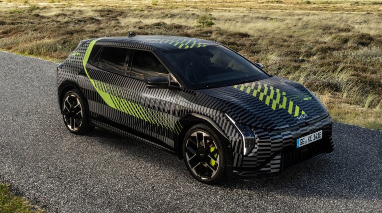 Kia adelanta el EV4 GT 2026: un hatchback eléctrico que combina potencia y emoción