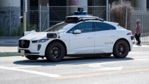 Waymo prepara su llegada a Londres: taxis sin conductor podrían operar en 2026