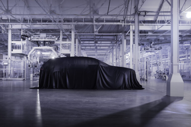 Bentley actualiza su estrategia Beyond100+ y confirma su primer SUV urbano de lujo totalmente eléctrico