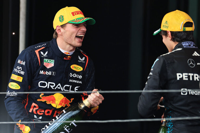 Verstappen no esperaba subir al podio en Brasil y elogió su “increíble” remontada desde boxes