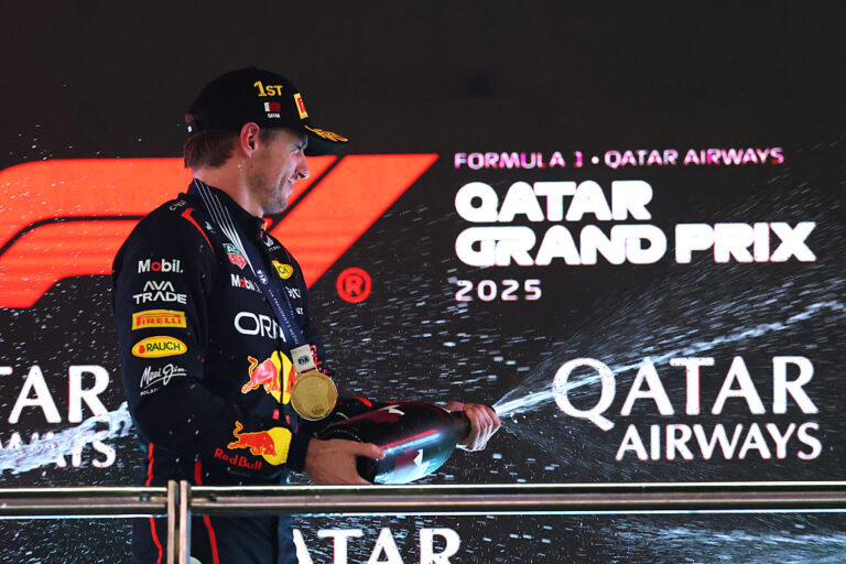 Verstappen ejecuta la jugada perfecta en Qatar: el título se definirá en Abu Dhabi