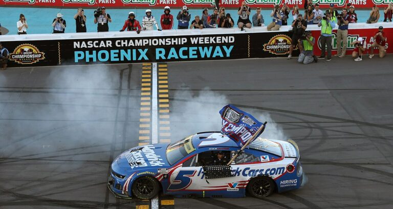 Kyle Larson conquista su segundo título de la Copa NASCAR; Ryan Blaney se lleva la victoria en Phoenix