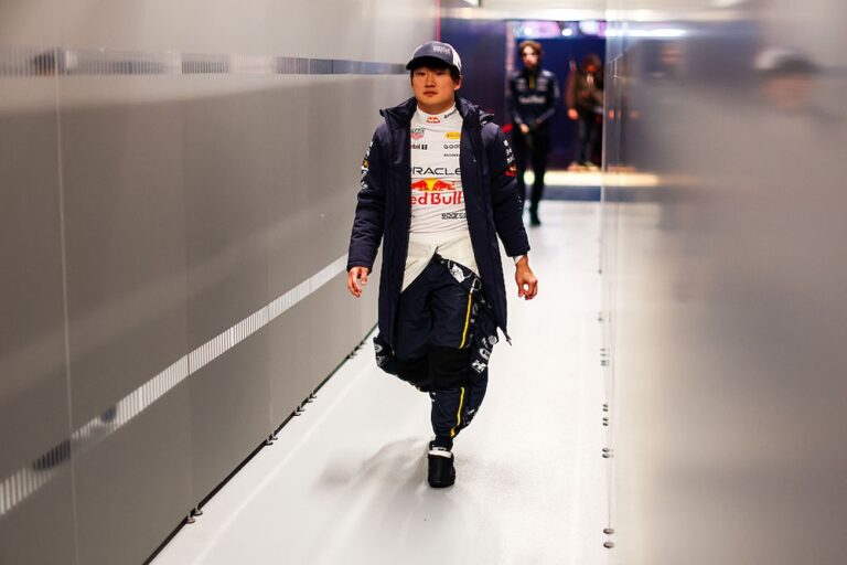Tsunoda, “enojado” por perder su asiento en Red Bull, pero orgulloso de su ritmo frente a Verstappen