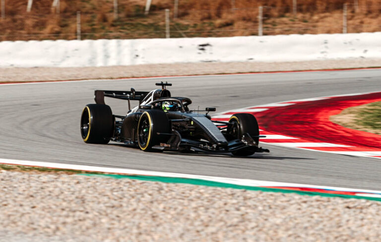 Bottas reconoce la magnitud del reto de Cadillac tras el shakedown de Barcelona