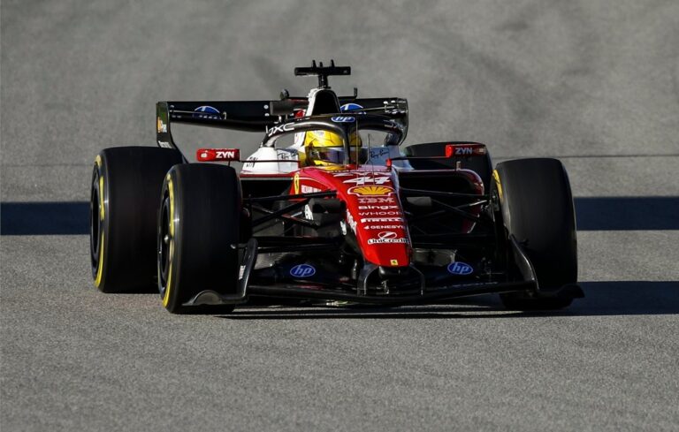 Hamilton cierra el shakedown con Ferrari al frente en Barcelona