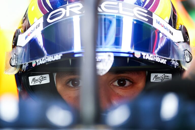 Hadjar marca el mejor tiempo para Red Bull en el arranque de las pruebas de F1 en Barcelona