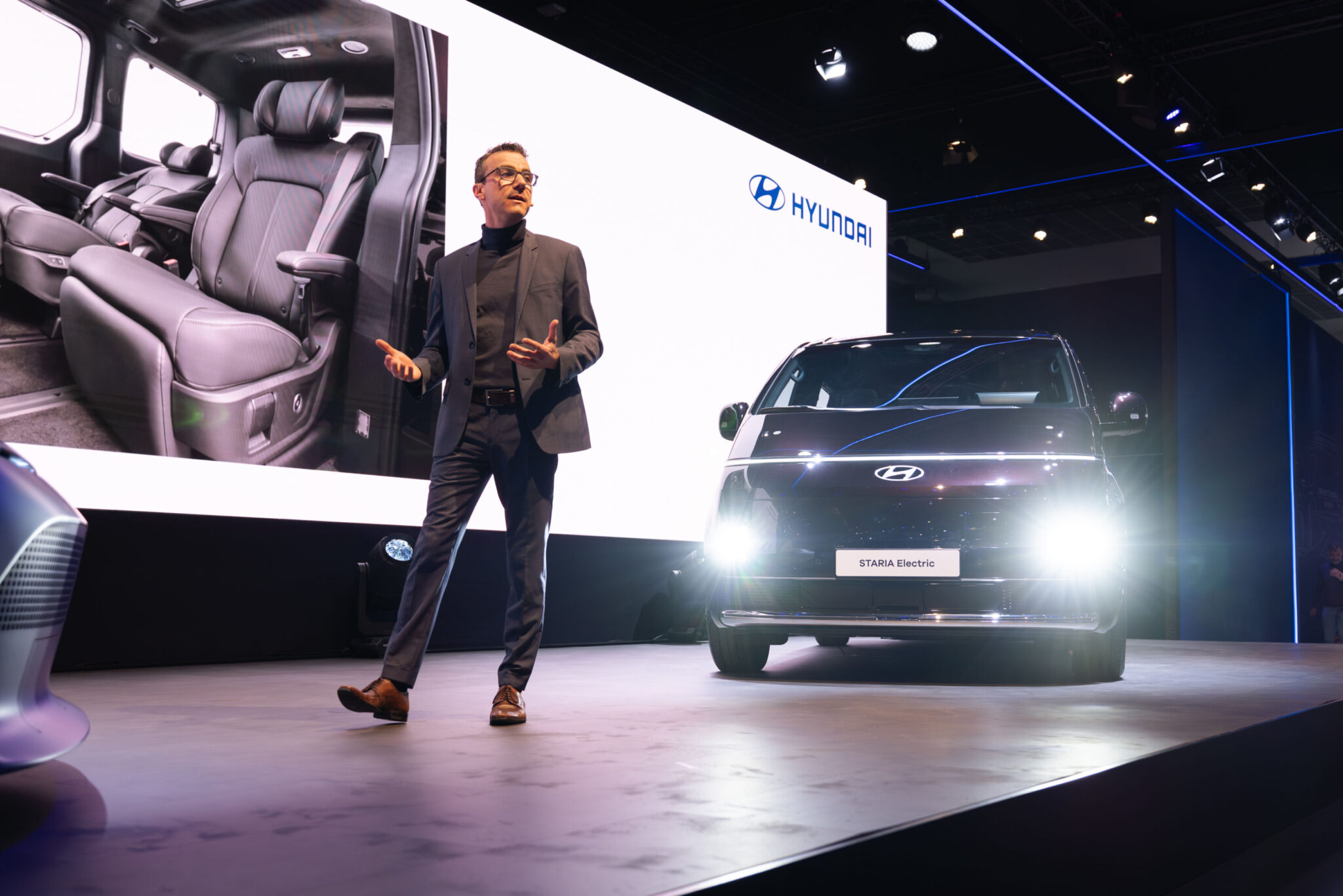 Hyundai STARIA Electric debuta en Europa y redefine el concepto de monovolumen eléctrico
