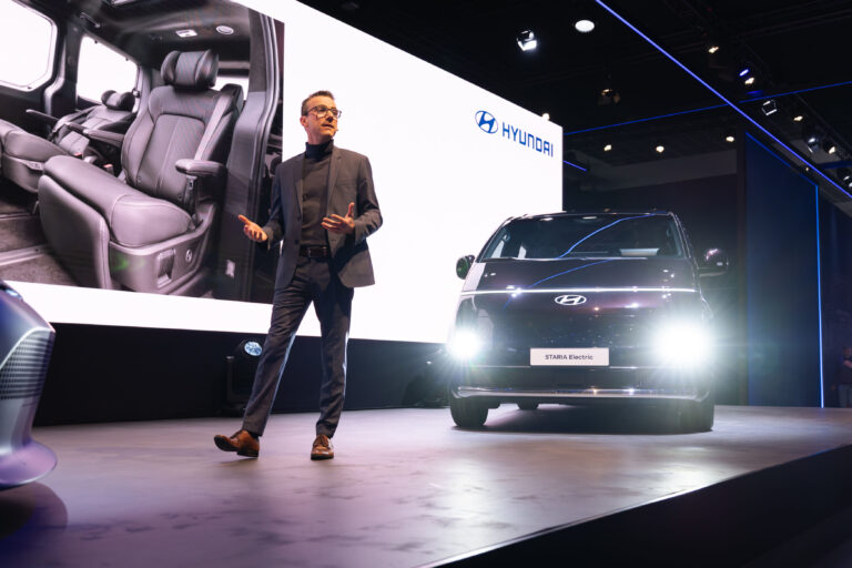 Hyundai STARIA Electric debuta en Europa y redefine el concepto de monovolumen eléctrico