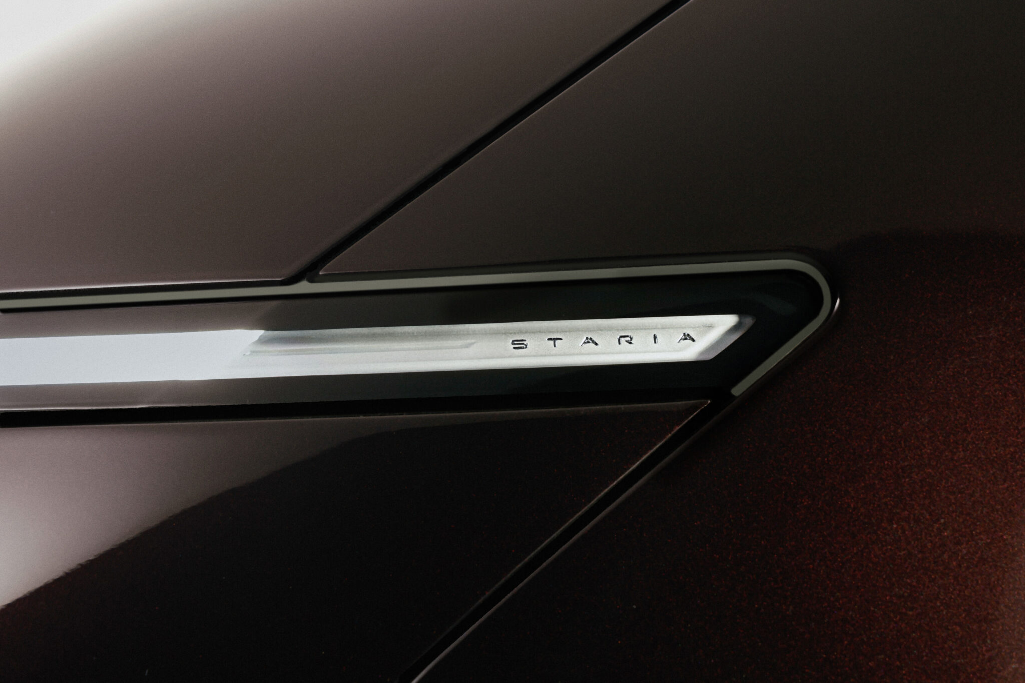 Hyundai STARIA Electric debuta en Europa y redefine el concepto de monovolumen eléctrico