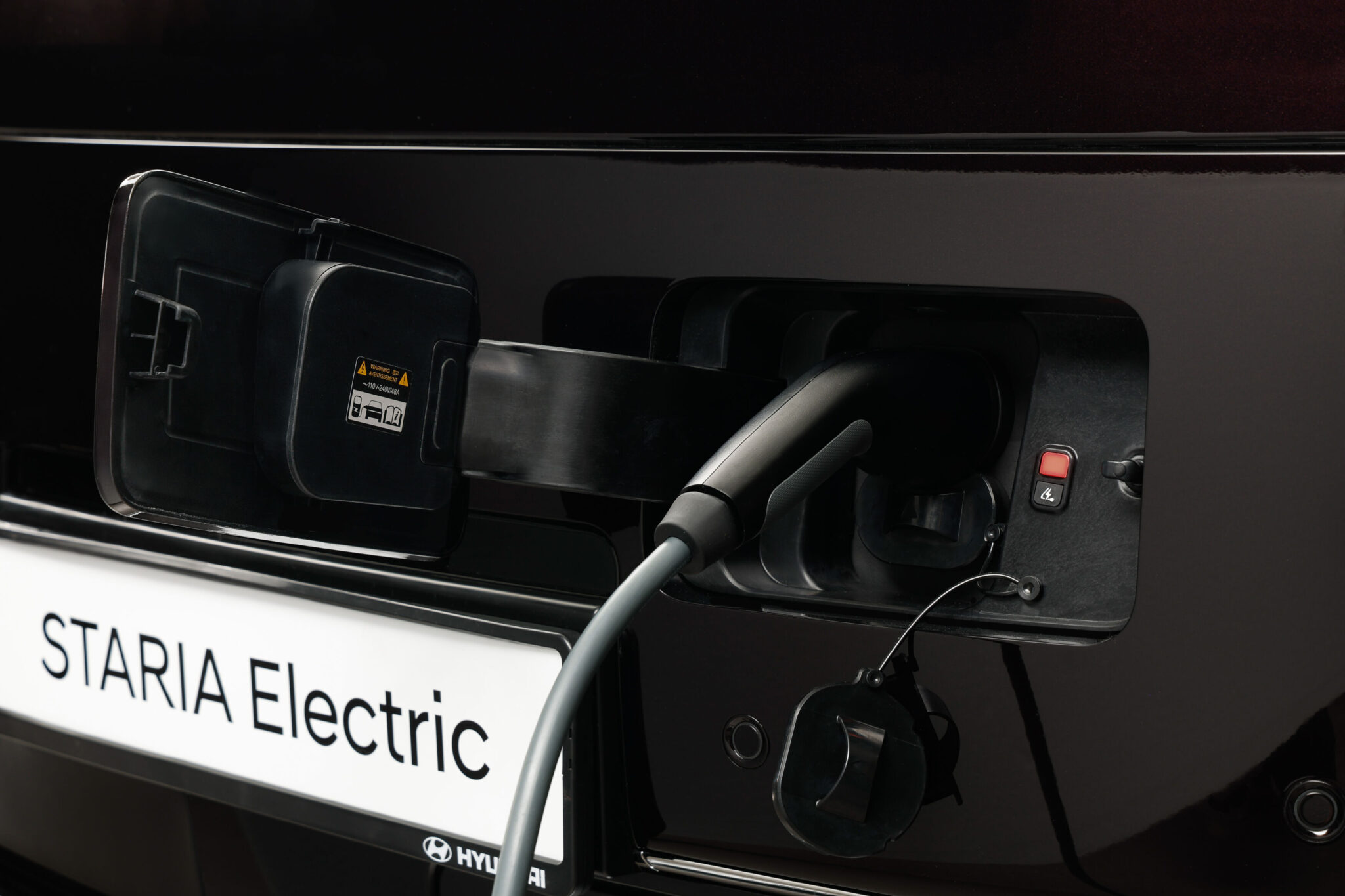 Hyundai STARIA Electric debuta en Europa y redefine el concepto de monovolumen eléctrico