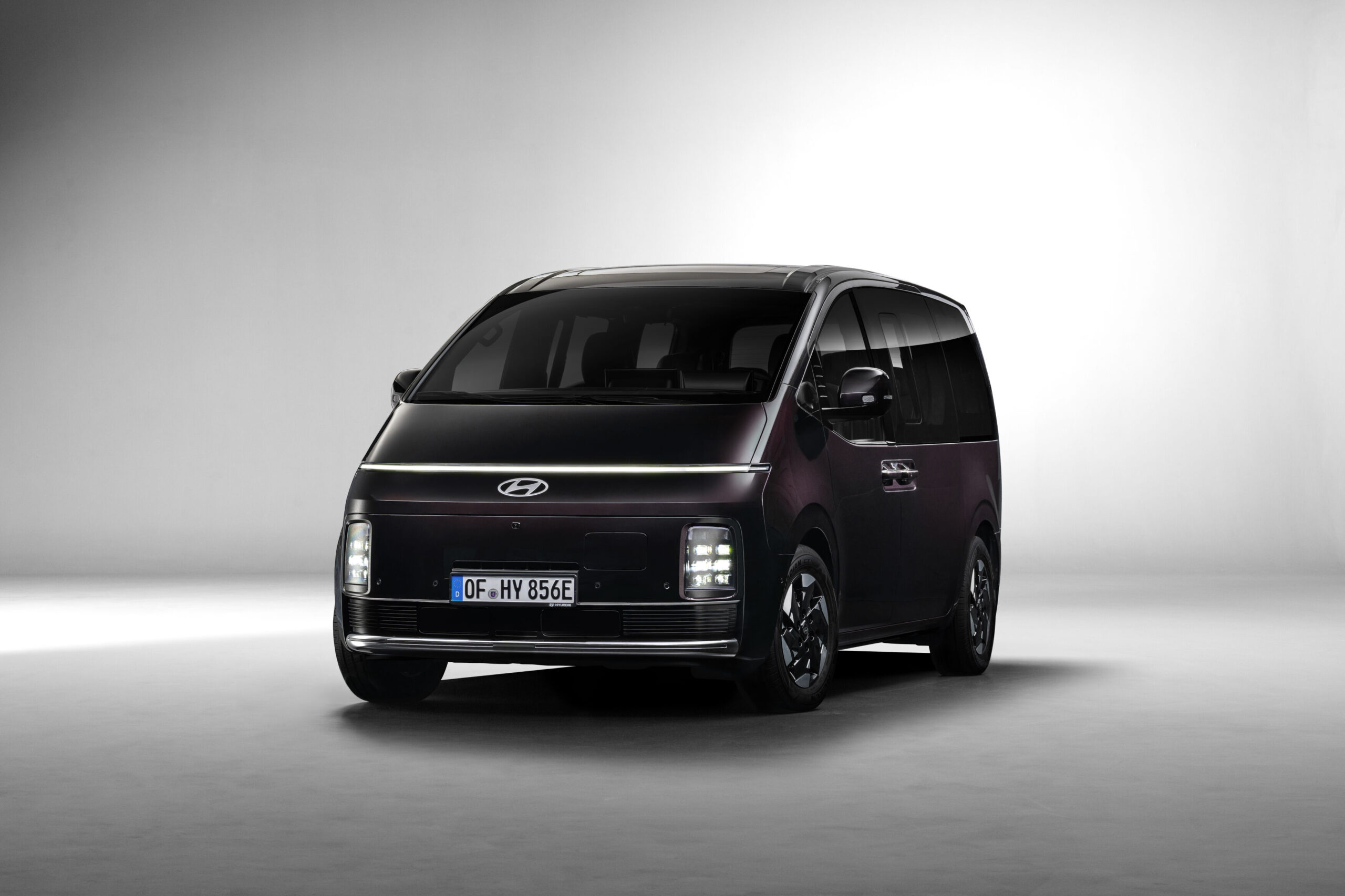 Hyundai STARIA Electric debuta en Europa y redefine el concepto de monovolumen eléctrico