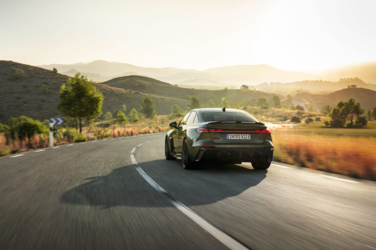 Audi RS 5: el primer RS híbrido enchufable redefine el alto rendimiento