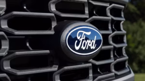 Ford y Geely exploran una posible alianza en fabricación y tecnología, según Reuters
