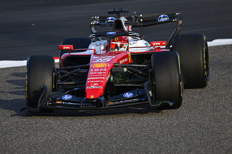 Leclerc supera a Norris en Bahréin mientras Mercedes vuelve a sufrir