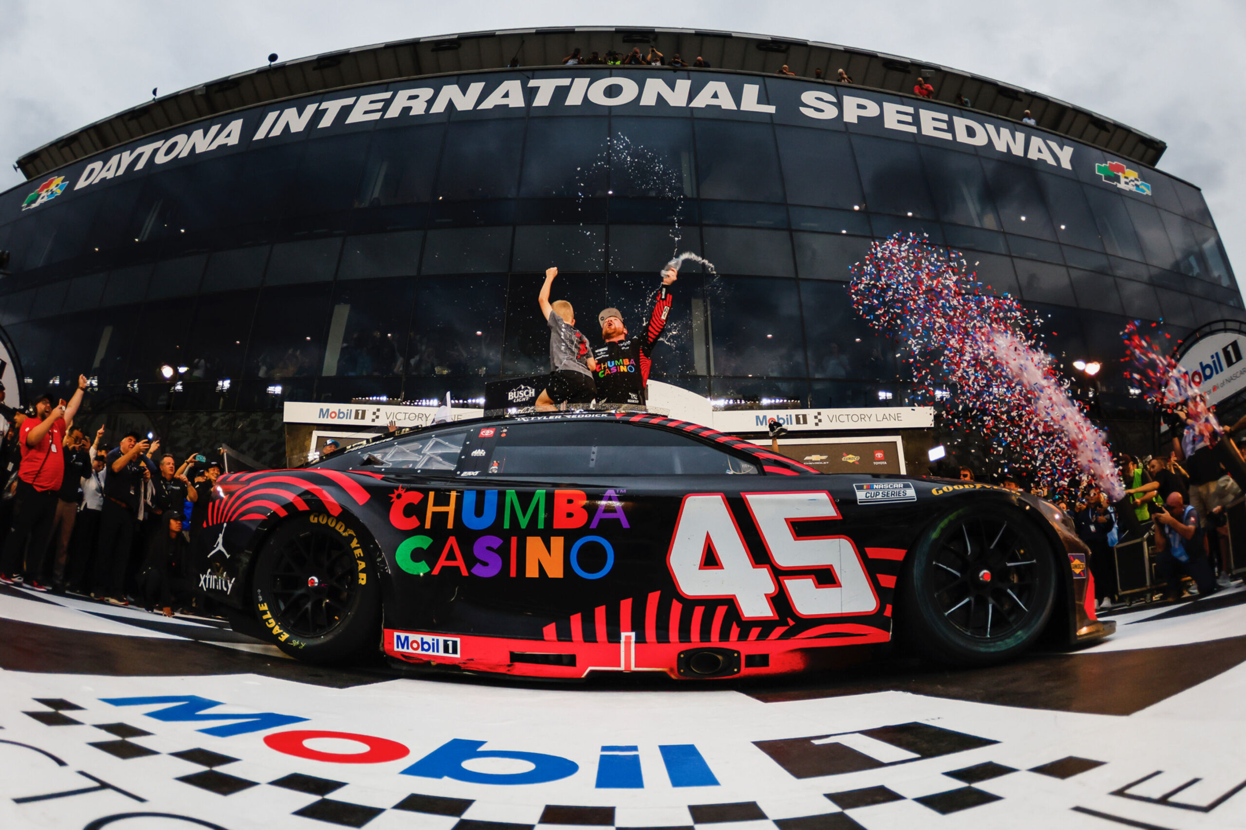 Toyota vuelve a lo más alto en la Daytona 500 con Tyler Reddick