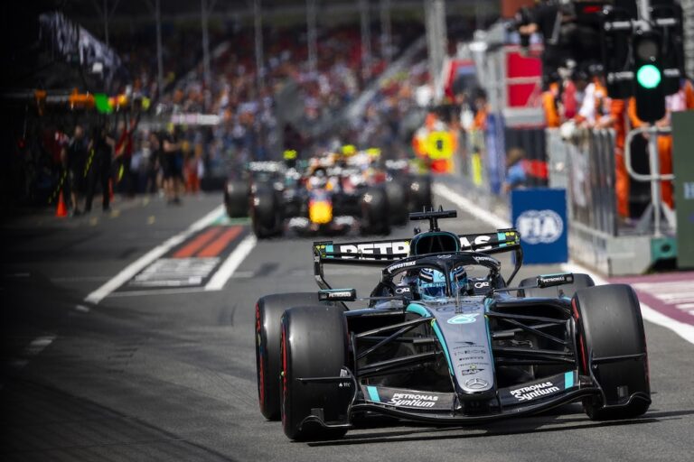 Russell lidera los últimos entrenamientos del GP de Australia tras fuerte accidente de Antonelli