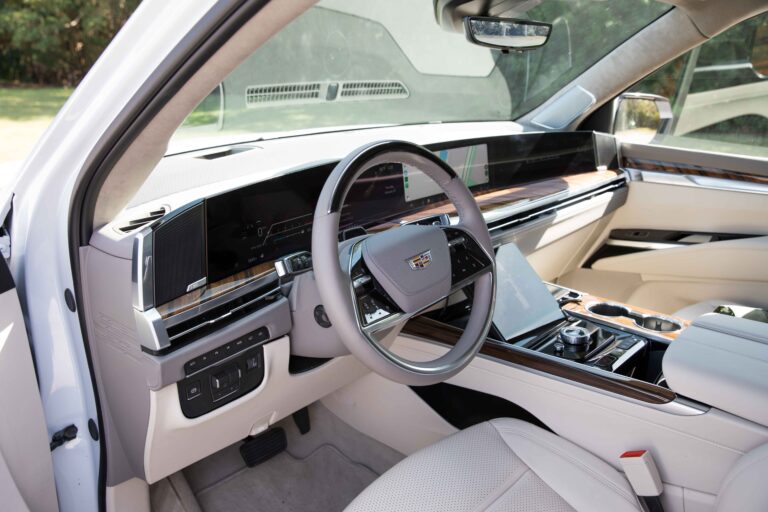 2026 Cadillac Escalade Platinum Sport AWD - ¿El SUV de lujo definitivo?